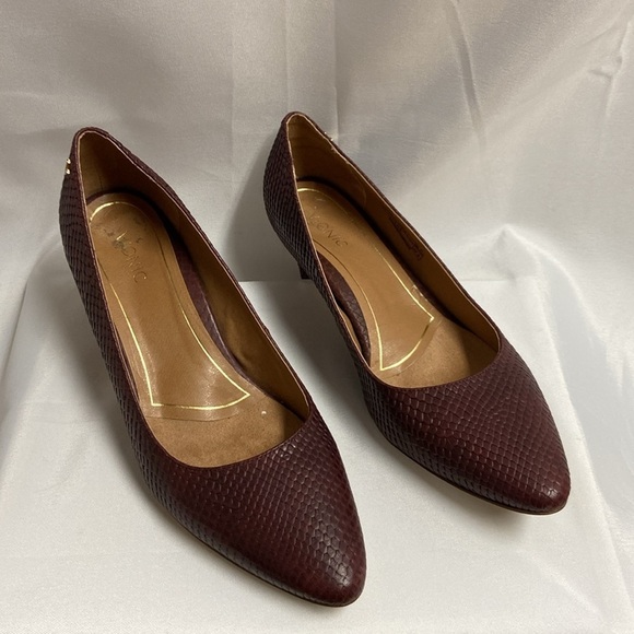 Vionic Madison Mia Snake Embossed Leather Pumps Heels Burgundy Size 9 - Picture 2 of 7